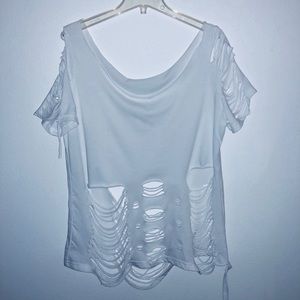 Women’s plain white tee ❄️